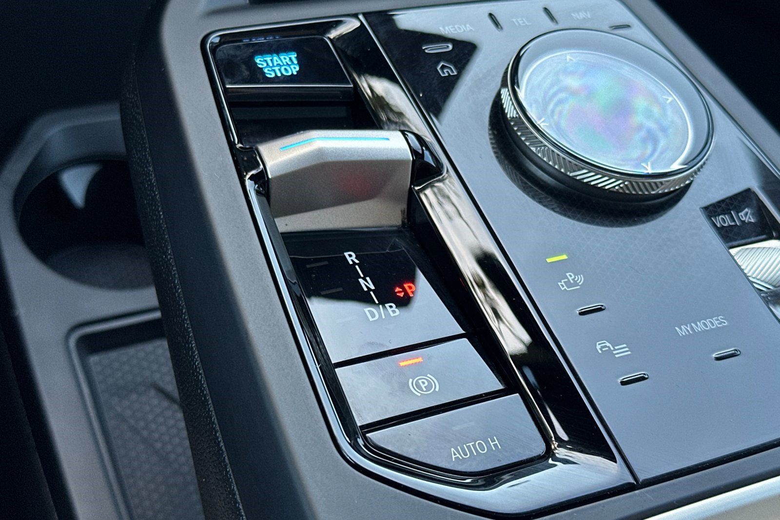 Used 2025 BMW iX xDrive50 image 29