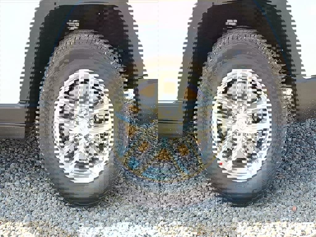 New 2025 Jeep Grand Cherokee L Laredo w/ Luxury Tech Group I image 5