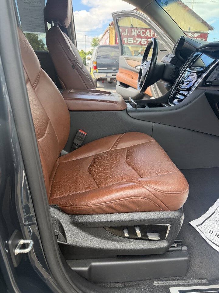 Used 2019 Cadillac Escalade Luxury AWD/4WD image 10
