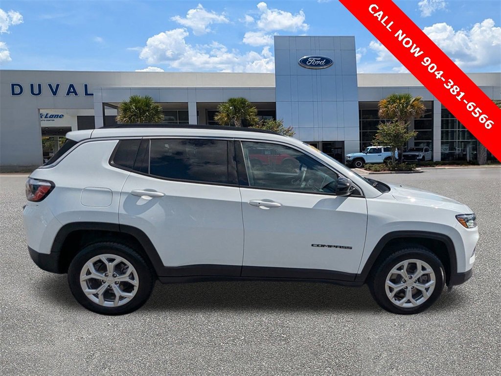 Used 2024 Jeep Compass Latitude image 2
