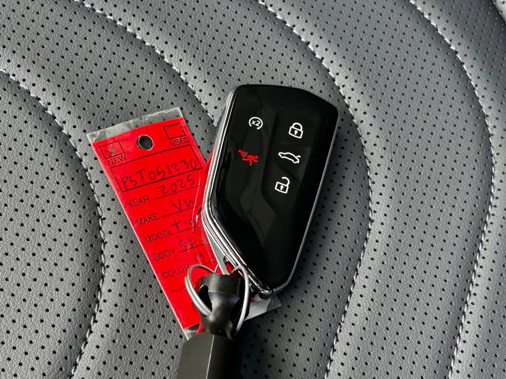 New 2025 Volkswagen Tiguan SE image 49