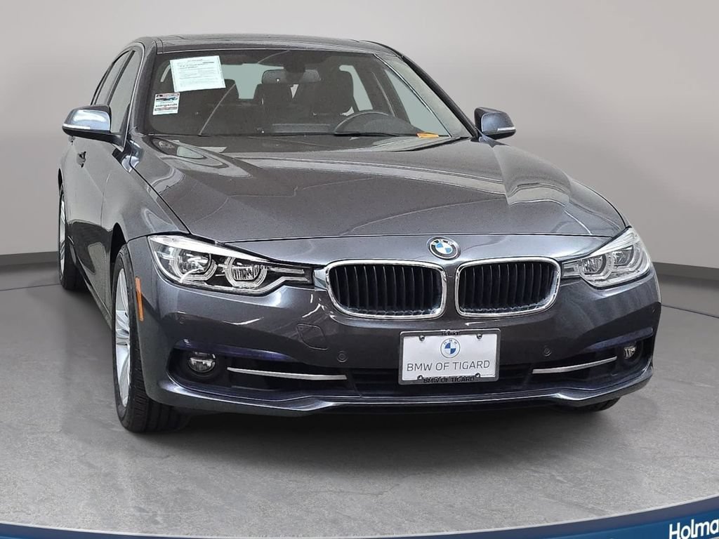 Used 2017 BMW 330i xDrive Sedan AWD/4WD image 3