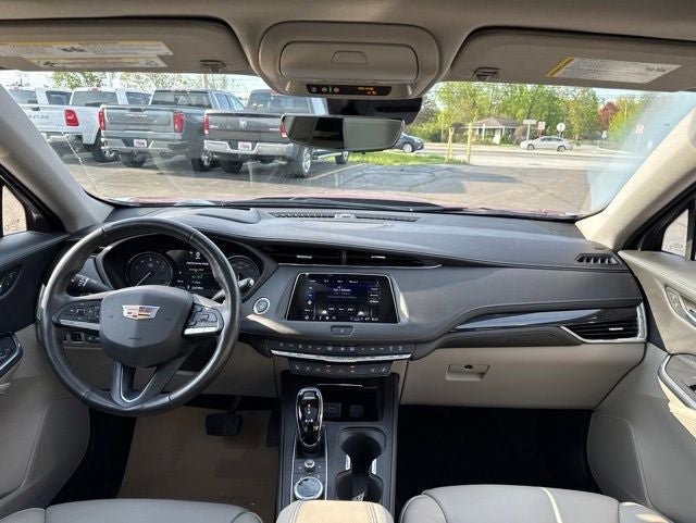 Used 2023 Cadillac XT4 Premium Luxury w/ Technology Package FWD image 26