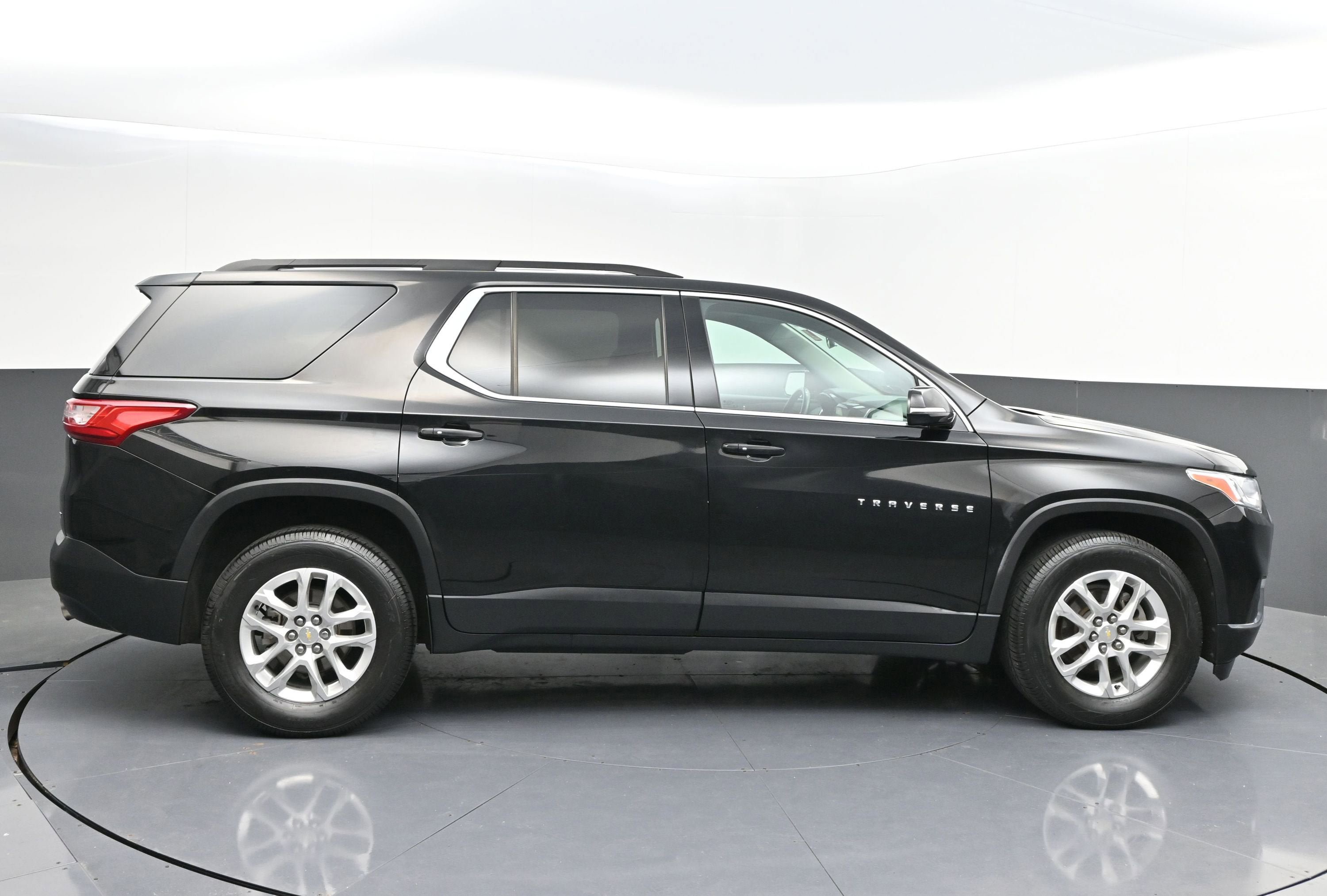 Used 2020 Chevrolet Traverse LT AWD/4WD image 8