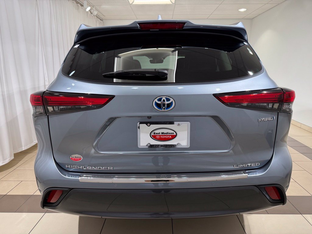 Certified 2021 Toyota Highlander Limited AWD/4WD image 4