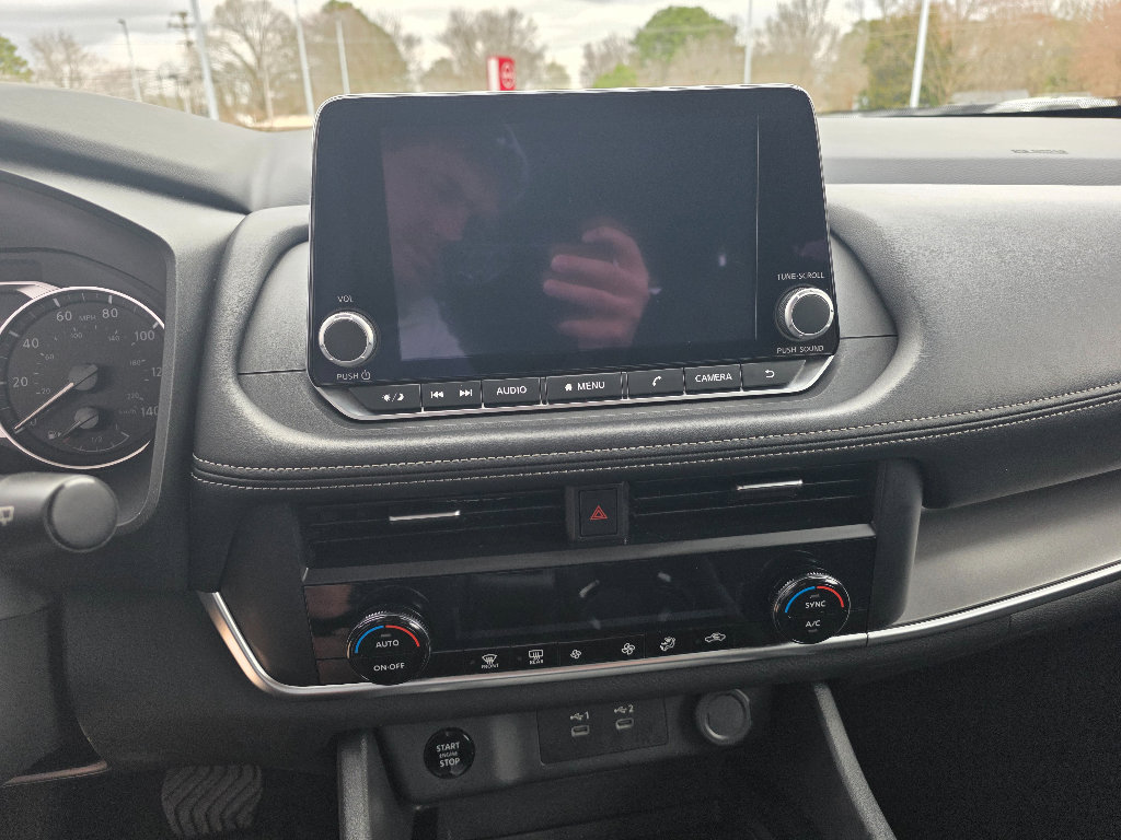 Used 2025 Nissan Rogue SV FWD image 19