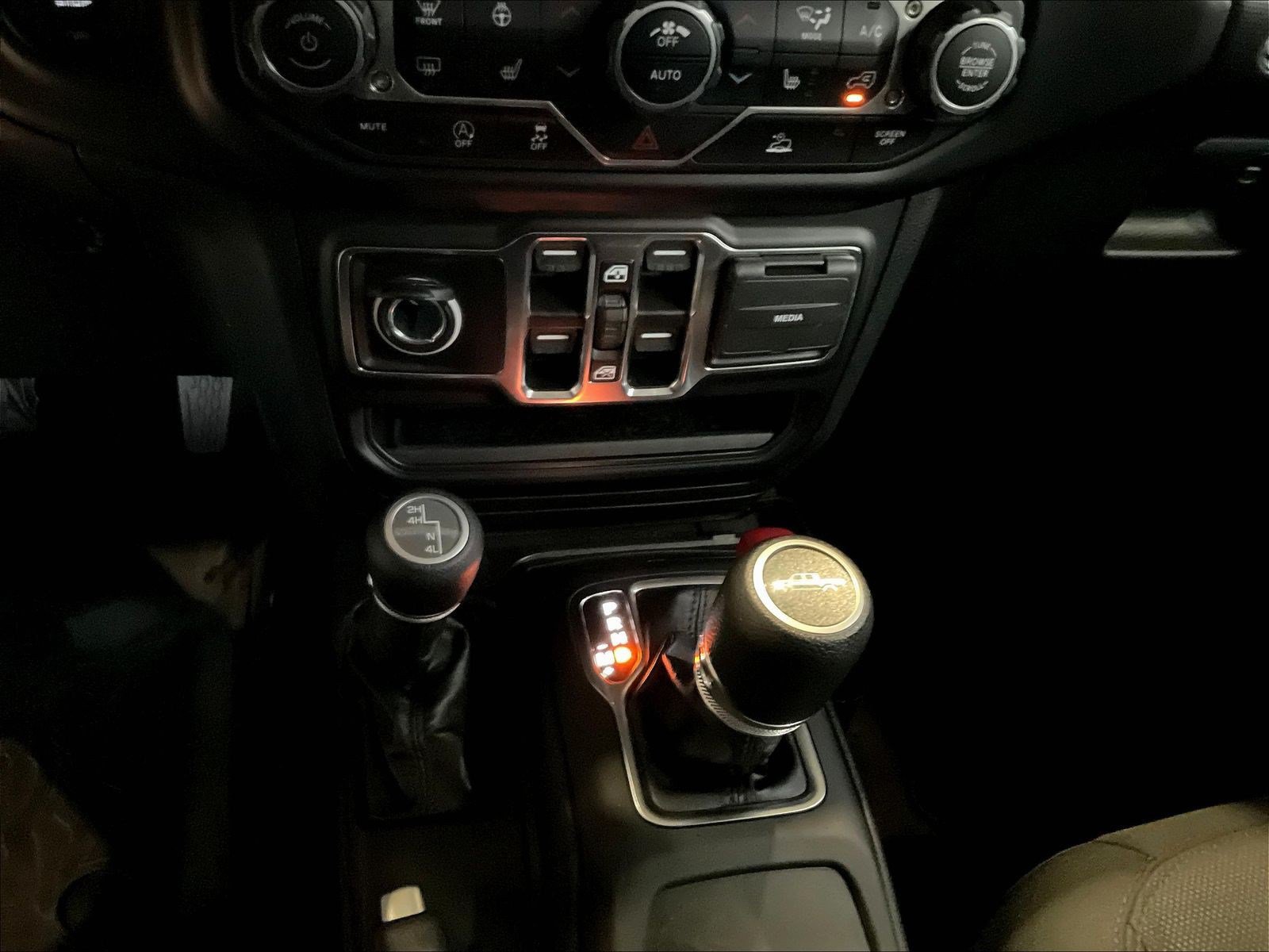 Used 2023 Jeep Gladiator Sport AWD/4WD image 16