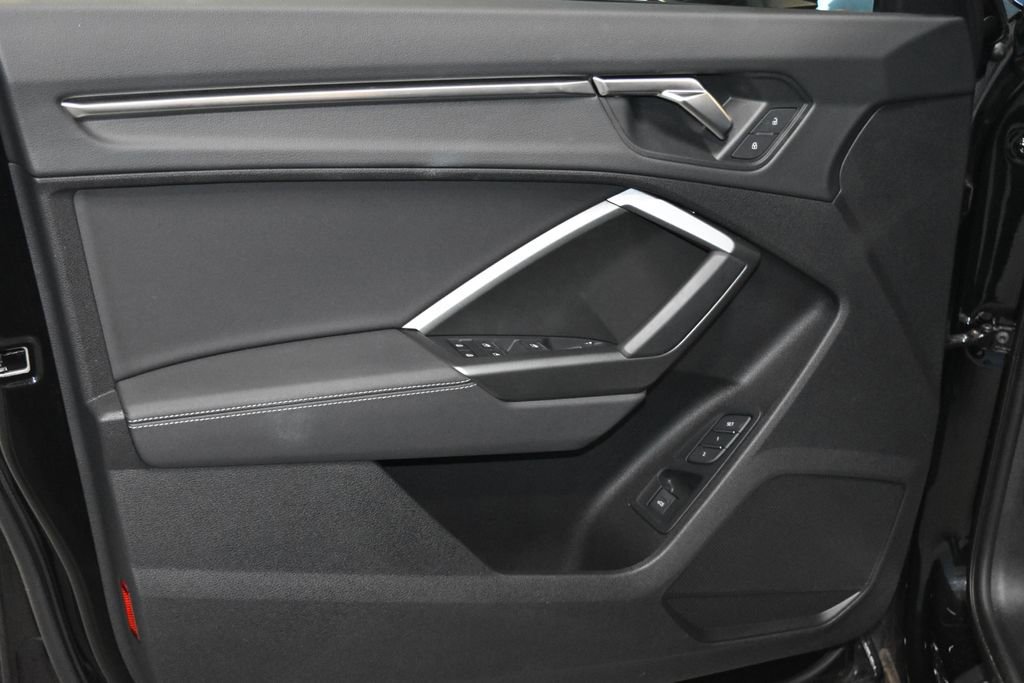 Certified 2025 Audi Q3 2.0T Premium w/ Convenience Package image 4