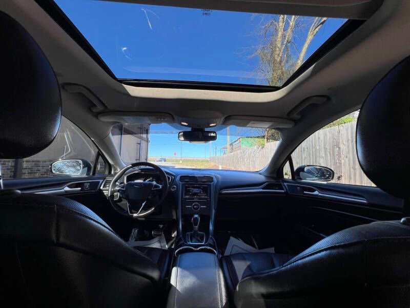 Used 2016 Ford Fusion Energi Titanium w/ Driver Assist Package image 15