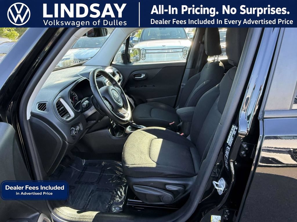 Used 2016 Jeep Renegade Latitude w/ Cold Weather Group FWD image 11