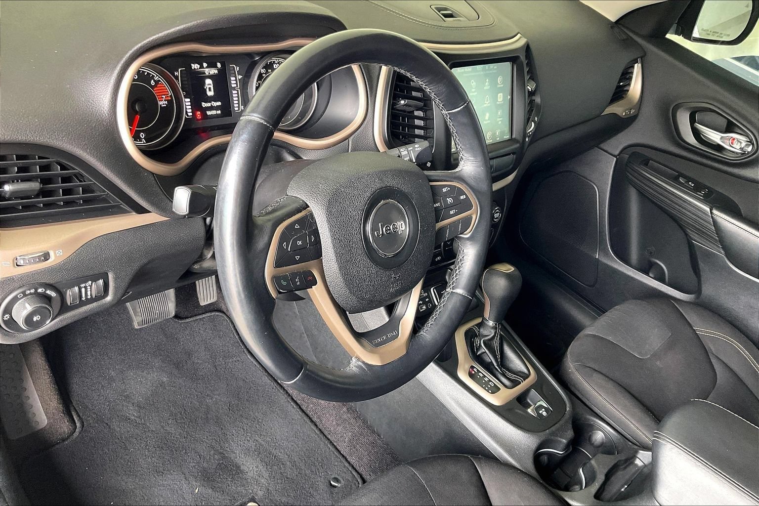 Used 2017 Jeep Cherokee Latitude w/ Safety/Convenience Group FWD image 15