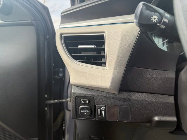 Used 2015 Toyota Corolla LE image 21