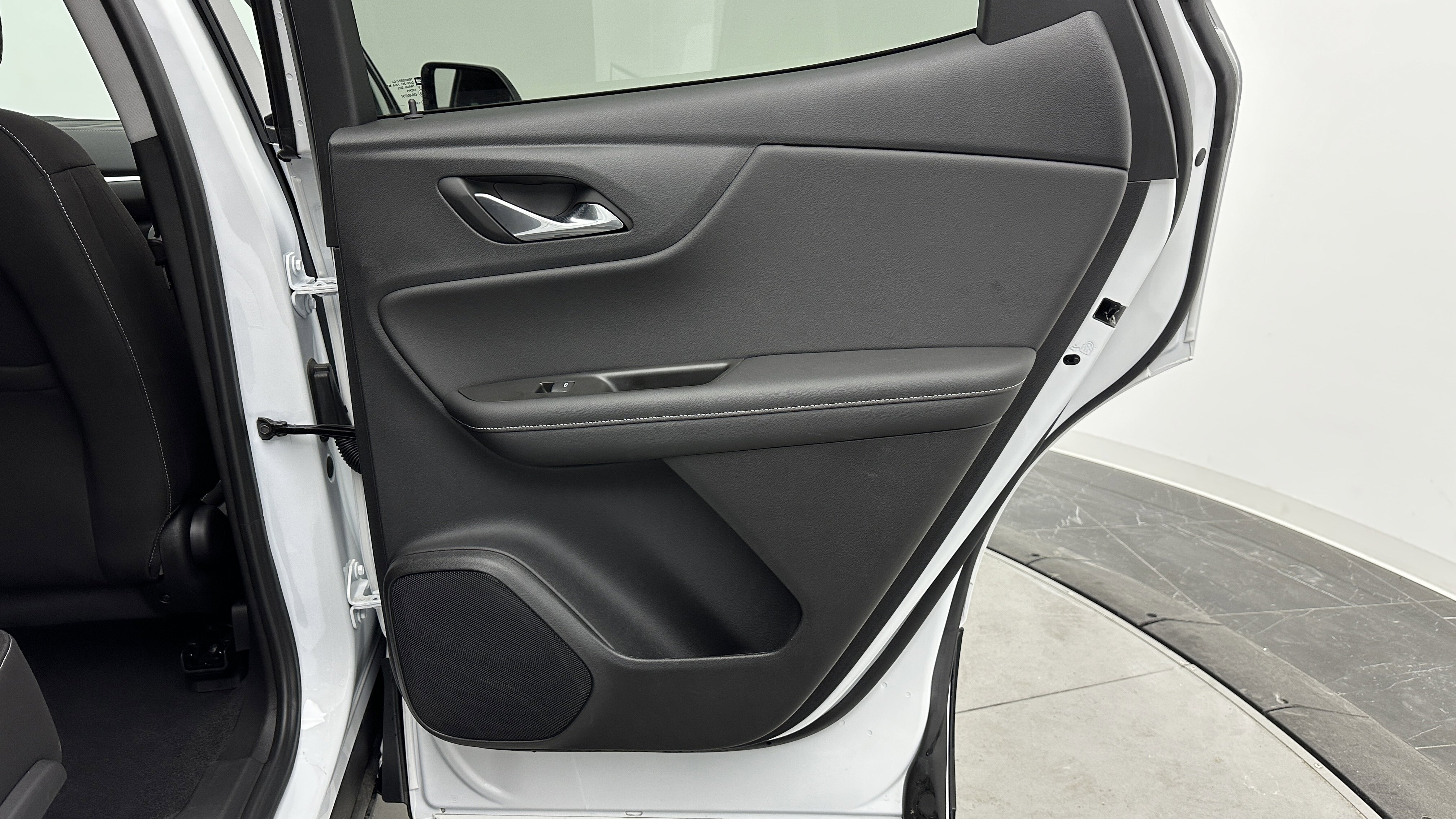 Used 2025 Chevrolet Blazer LT image 30