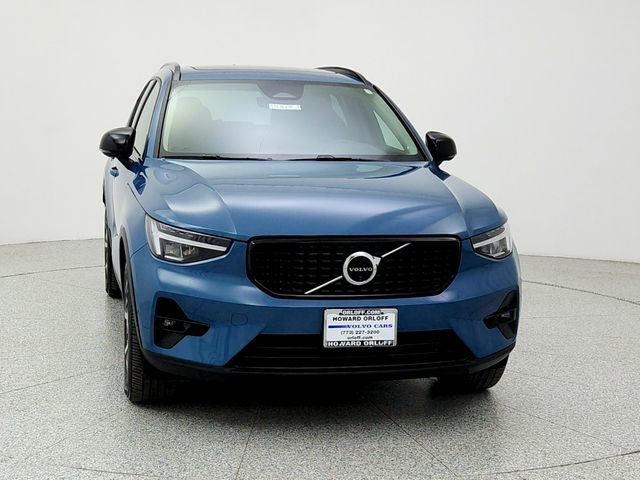 Used 2023 Volvo XC40 B5 Plus w/ Driver Assist Package image 2