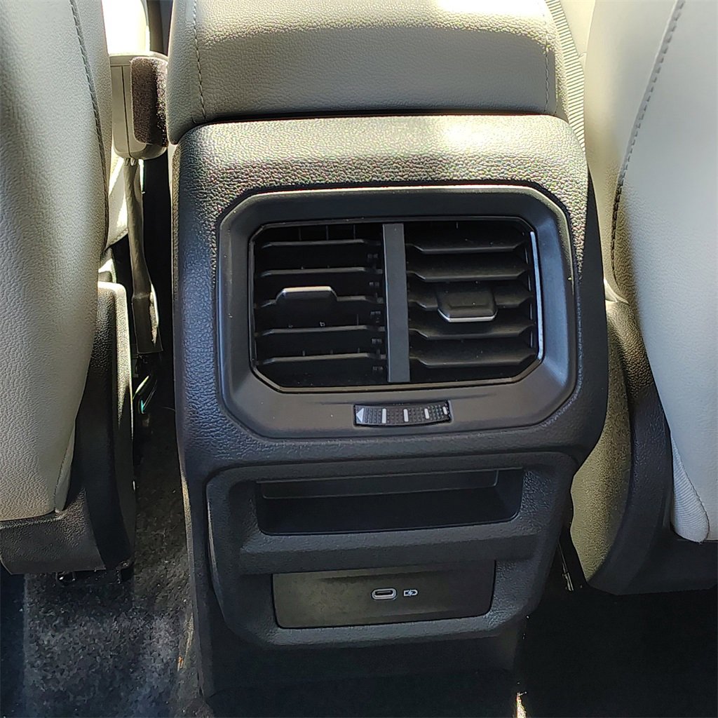 Certified 2025 Volkswagen Taos SE image 11