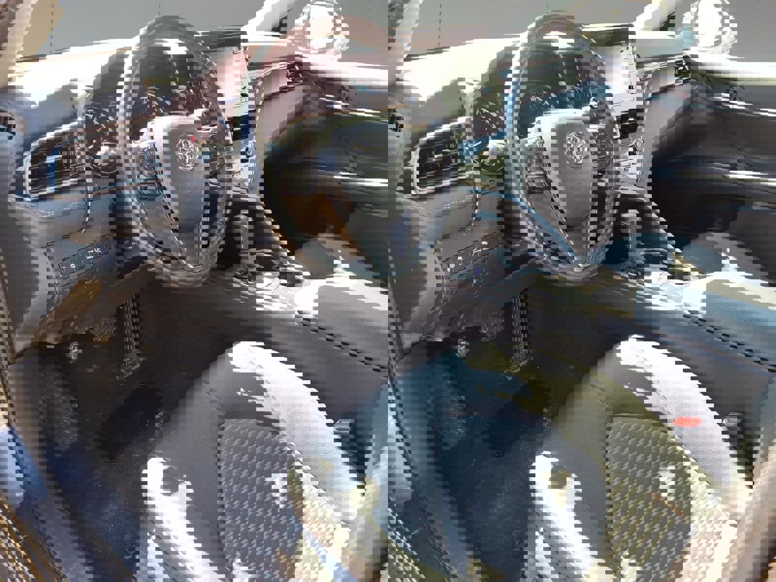 Used 2024 Toyota Camry SE image 11