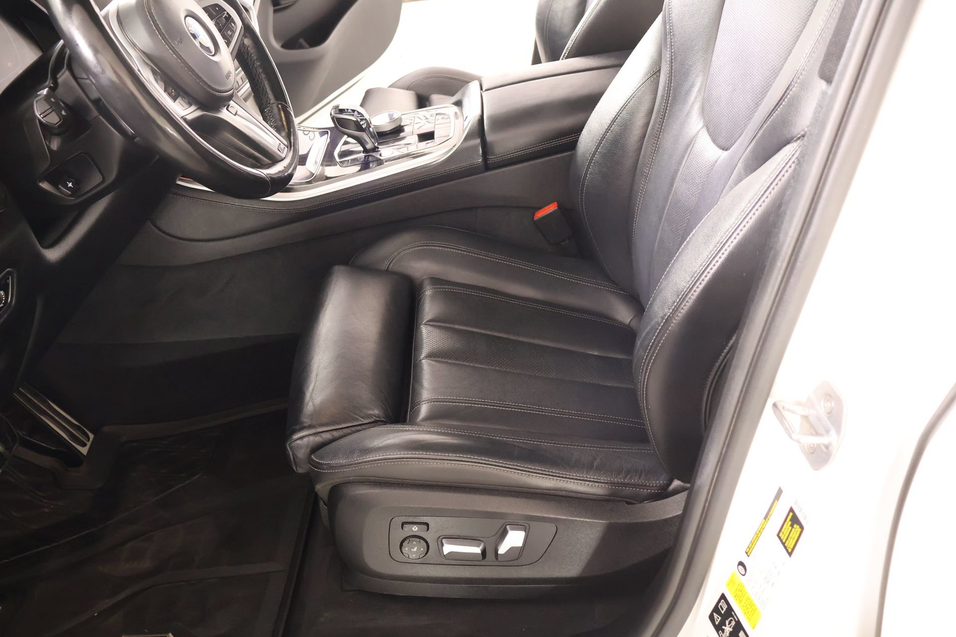 Used 2019 BMW X5 xDrive40i w/ M Sport Package AWD/4WD image 12