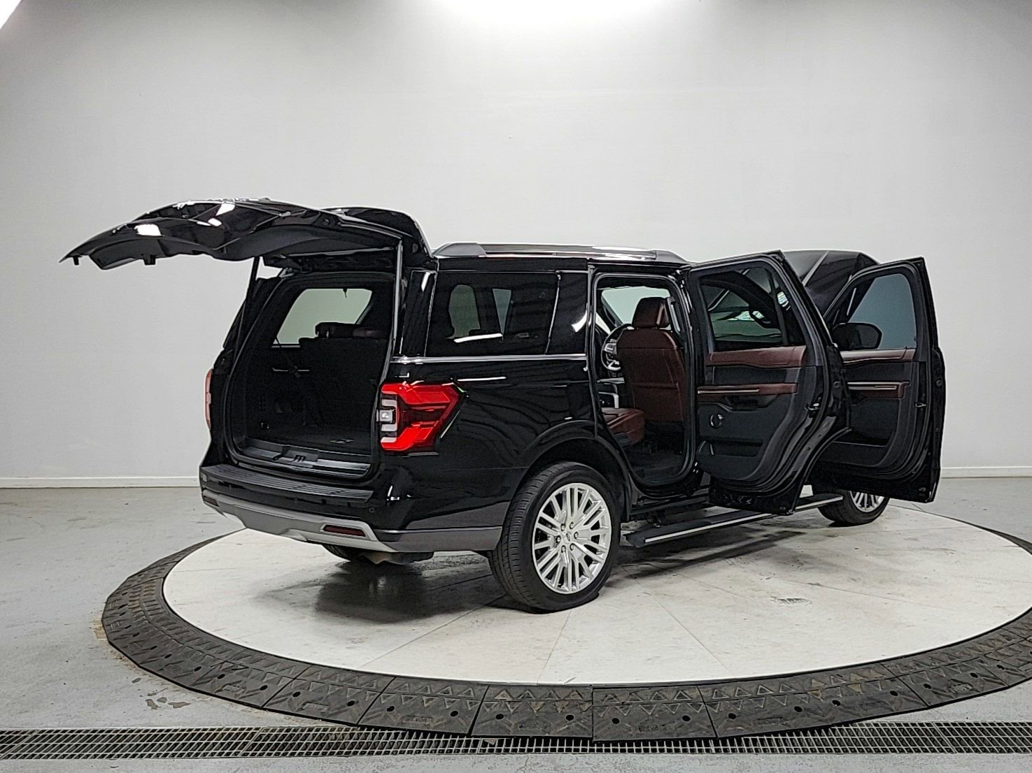 Used 2024 Ford Expedition Limited image 15