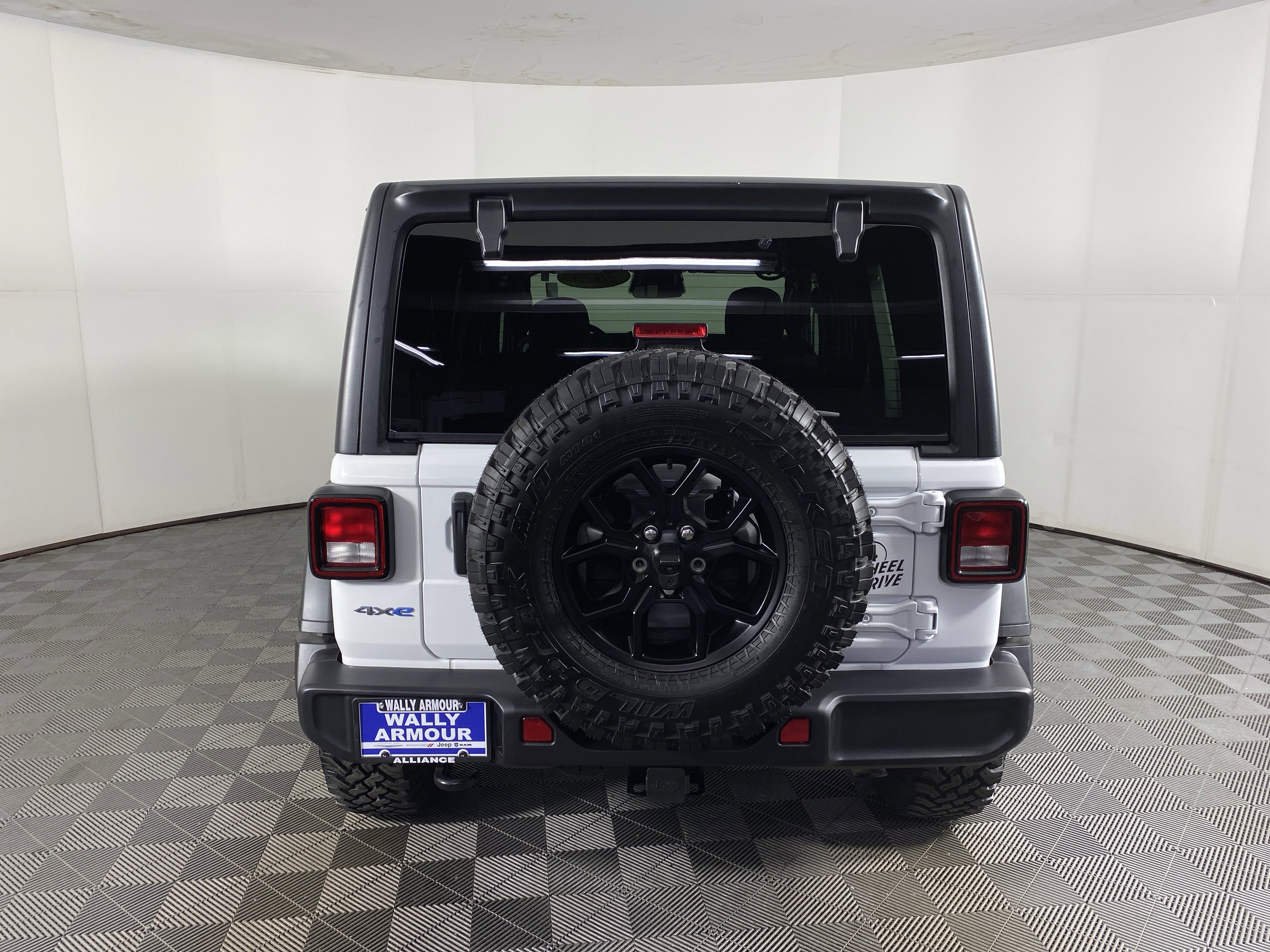 Used 2025 Jeep Wrangler Willys AWD/4WD image 7