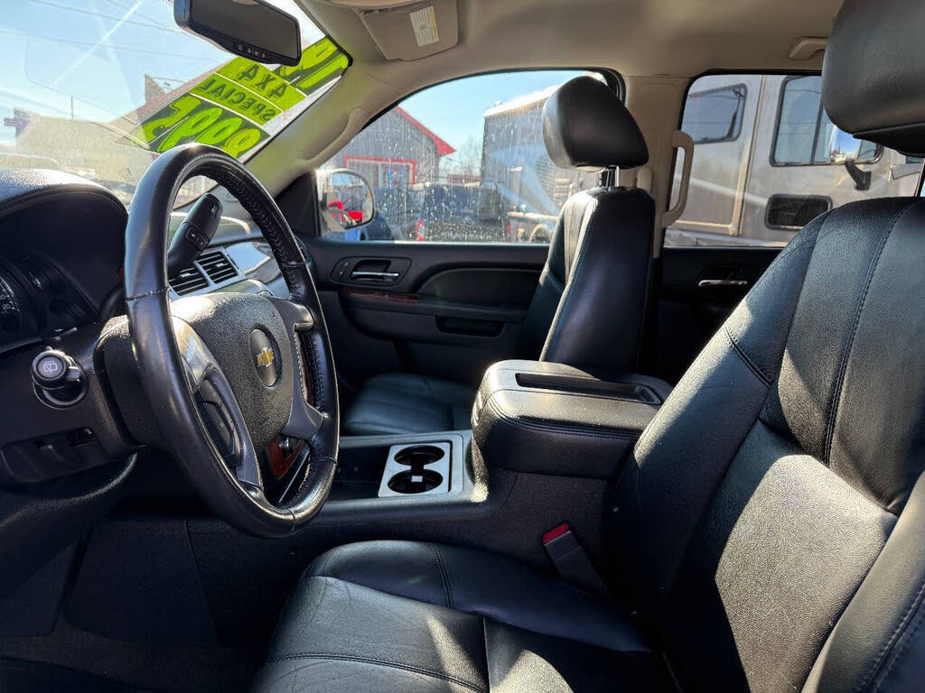 Used 2014 Chevrolet Suburban LT image 18