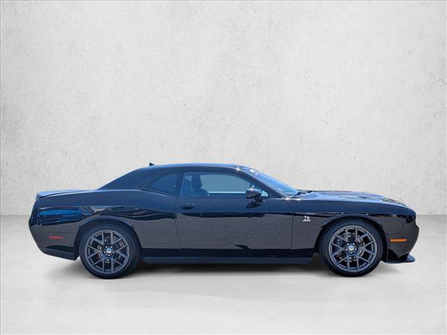 Used 2016 Dodge Challenger R/T Scat Pack w/ Leather Interior Group RWD image 4