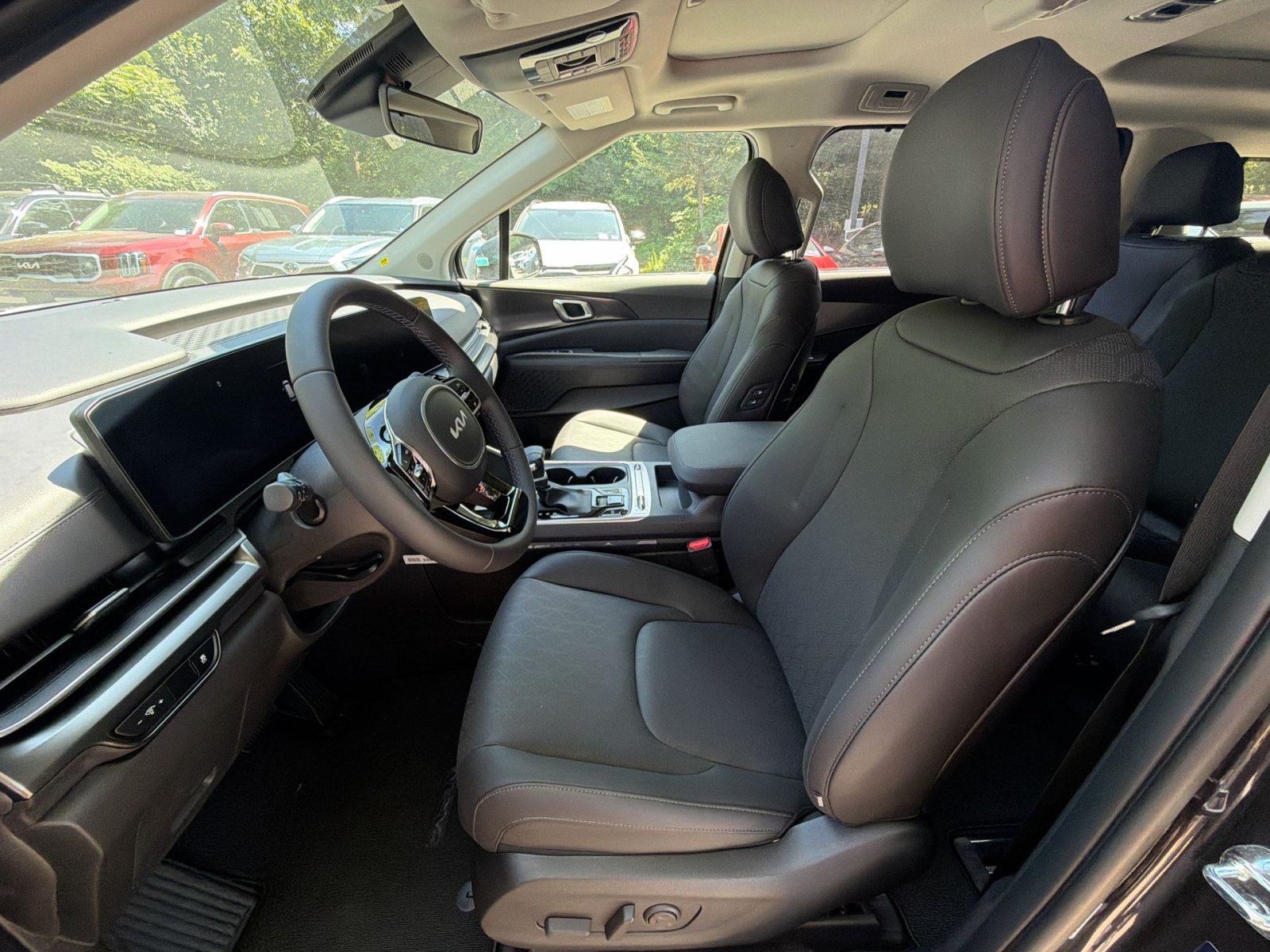New 2026 Kia Carnival SX w/ SX Dark Edition Package FWD image 25