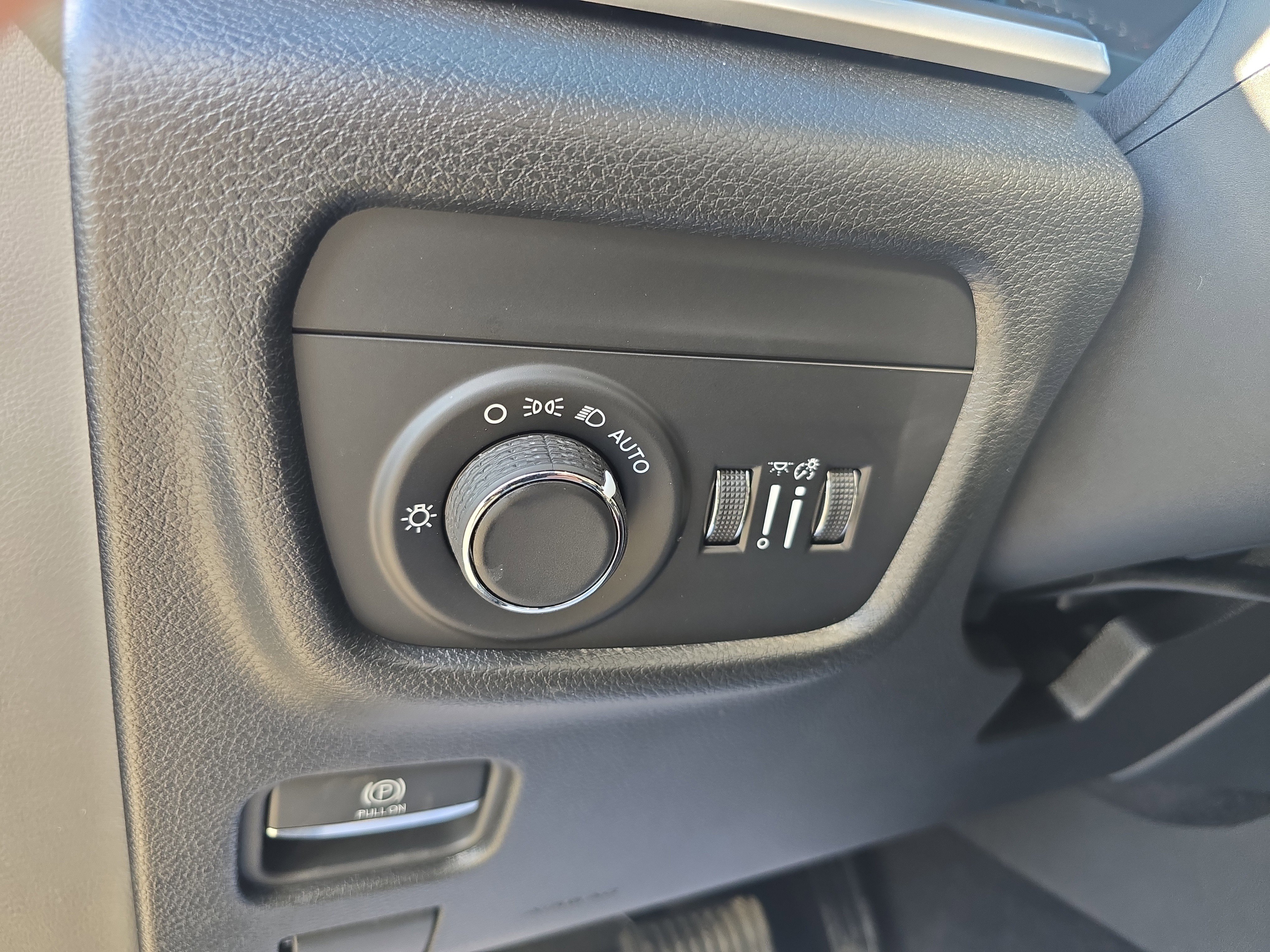 Used 2025 Jeep Grand Cherokee Altitude image 19