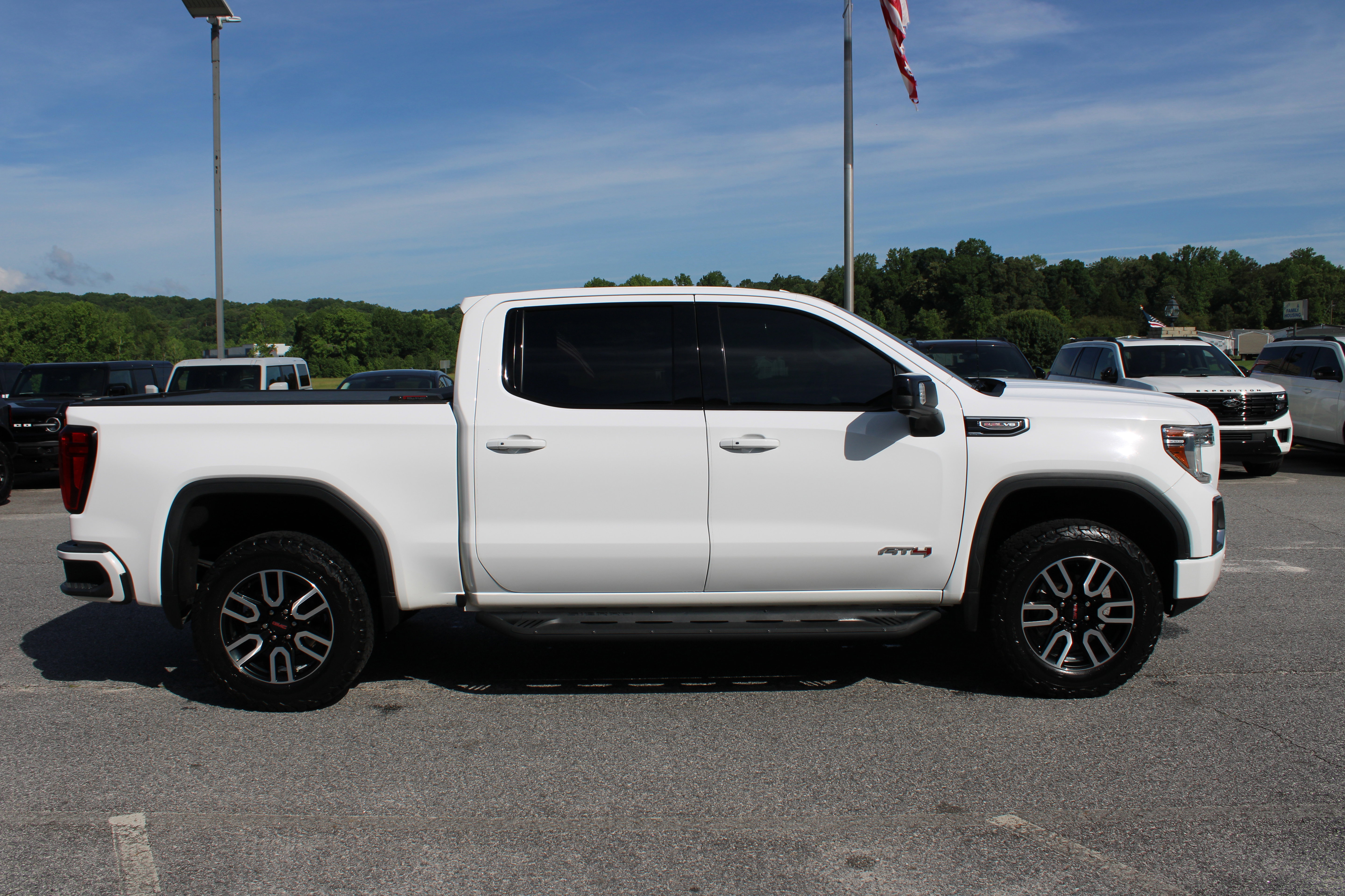Used 2021 GMC Sierra 1500 AT4 w/ AT4 Premium Package AWD/4WD image 5