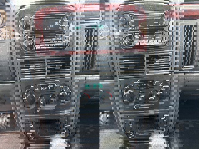 Used 2004 Jeep Grand Cherokee Limited w/ Cold Weather Group image 13