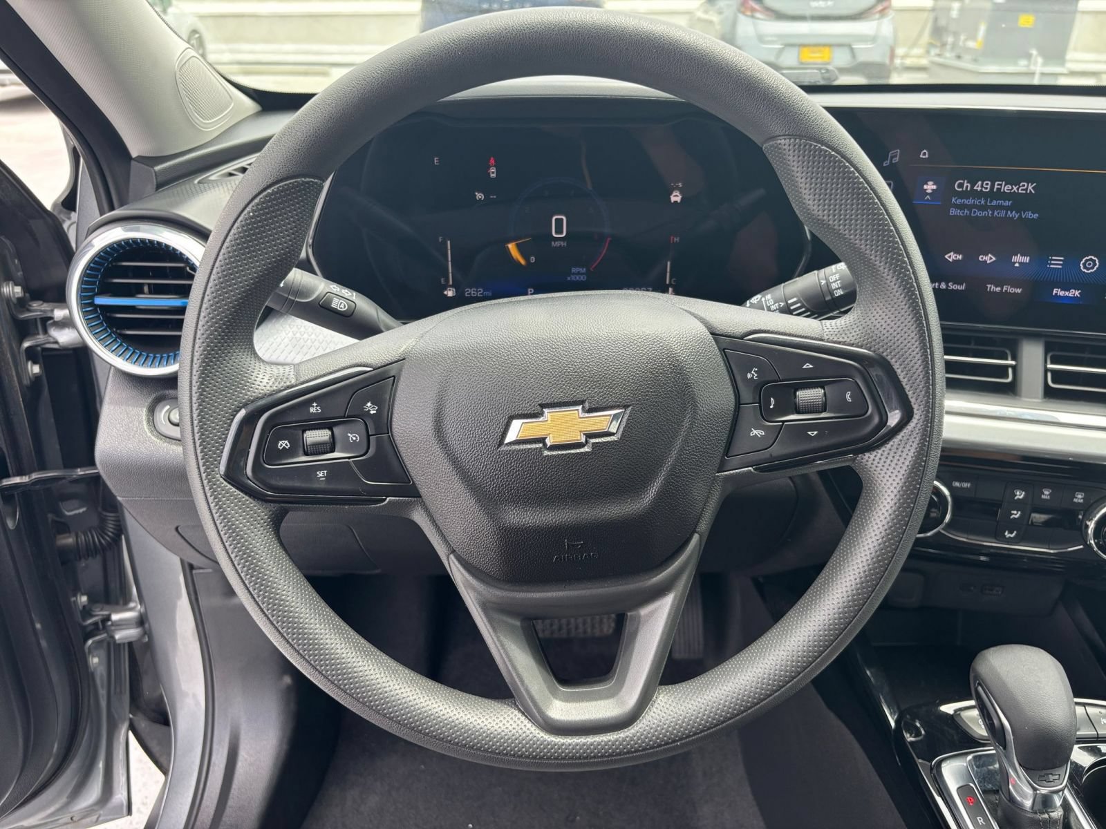 Used 2025 Chevrolet Trax LT FWD image 25