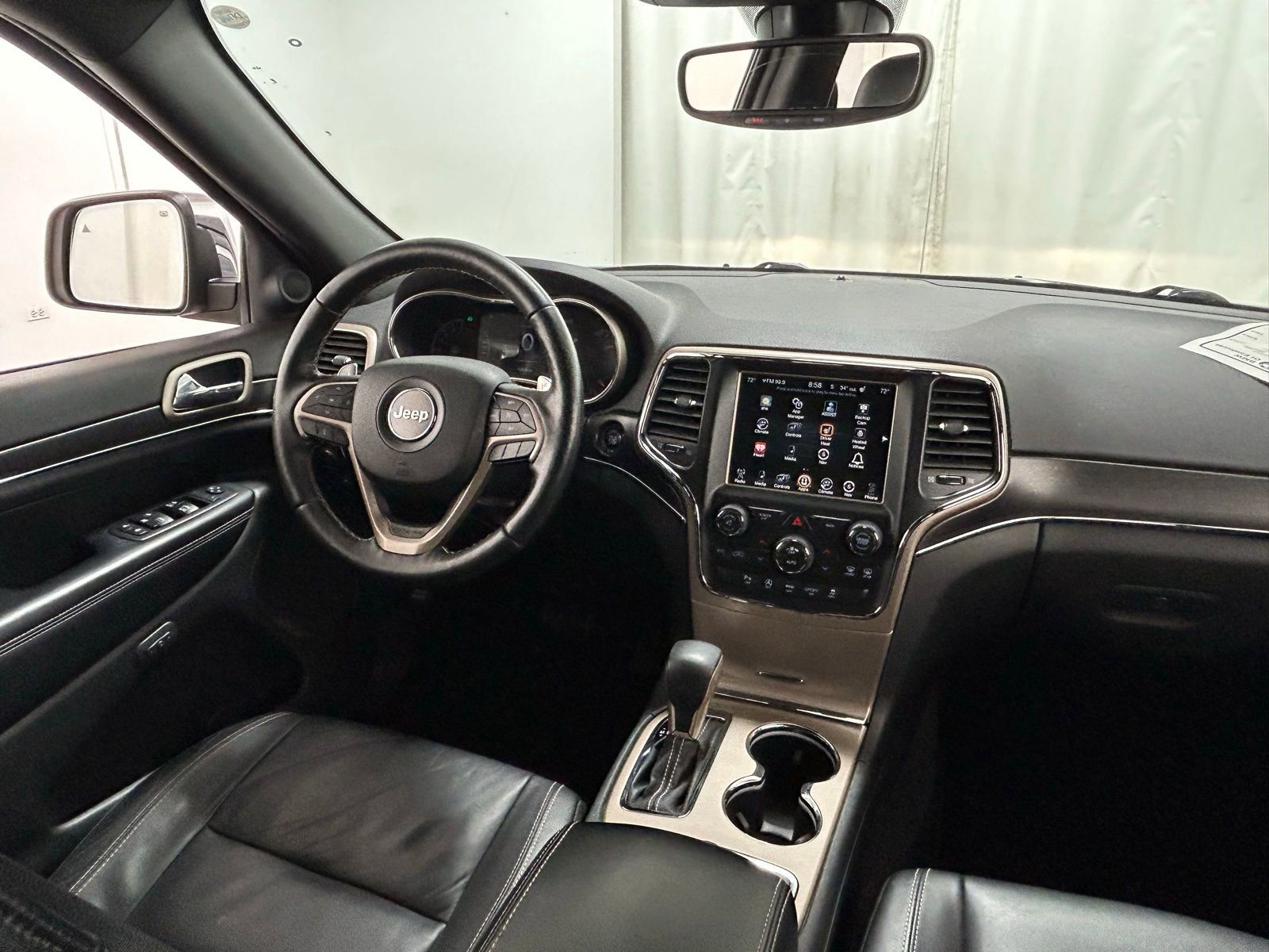 Used 2017 Jeep Grand Cherokee Limited image 10