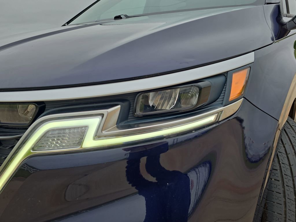 Used 2024 Kia Carnival LX FWD image 30