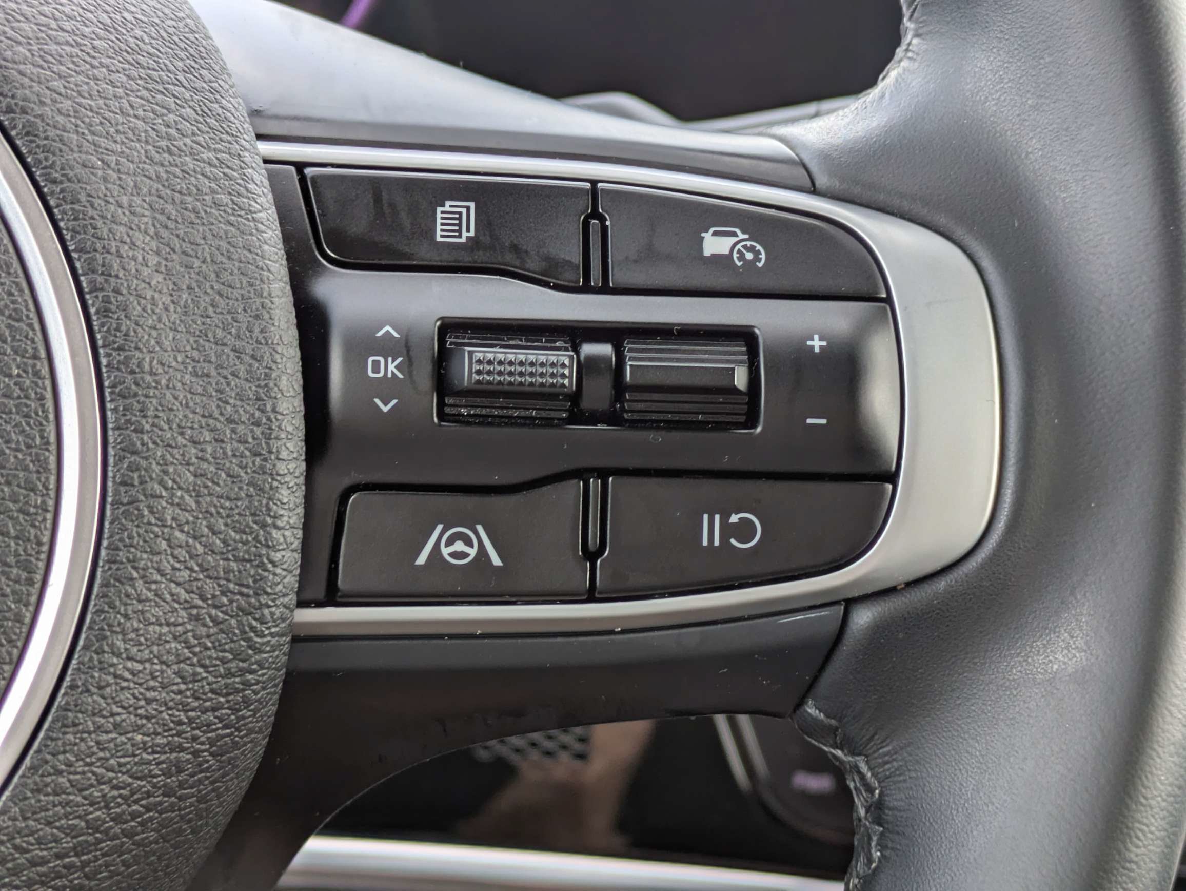 Certified 2025 Kia Sportage EX FWD image 22