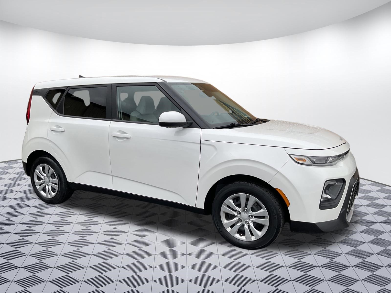 Used 2022 Kia Soul LX FWD image 1