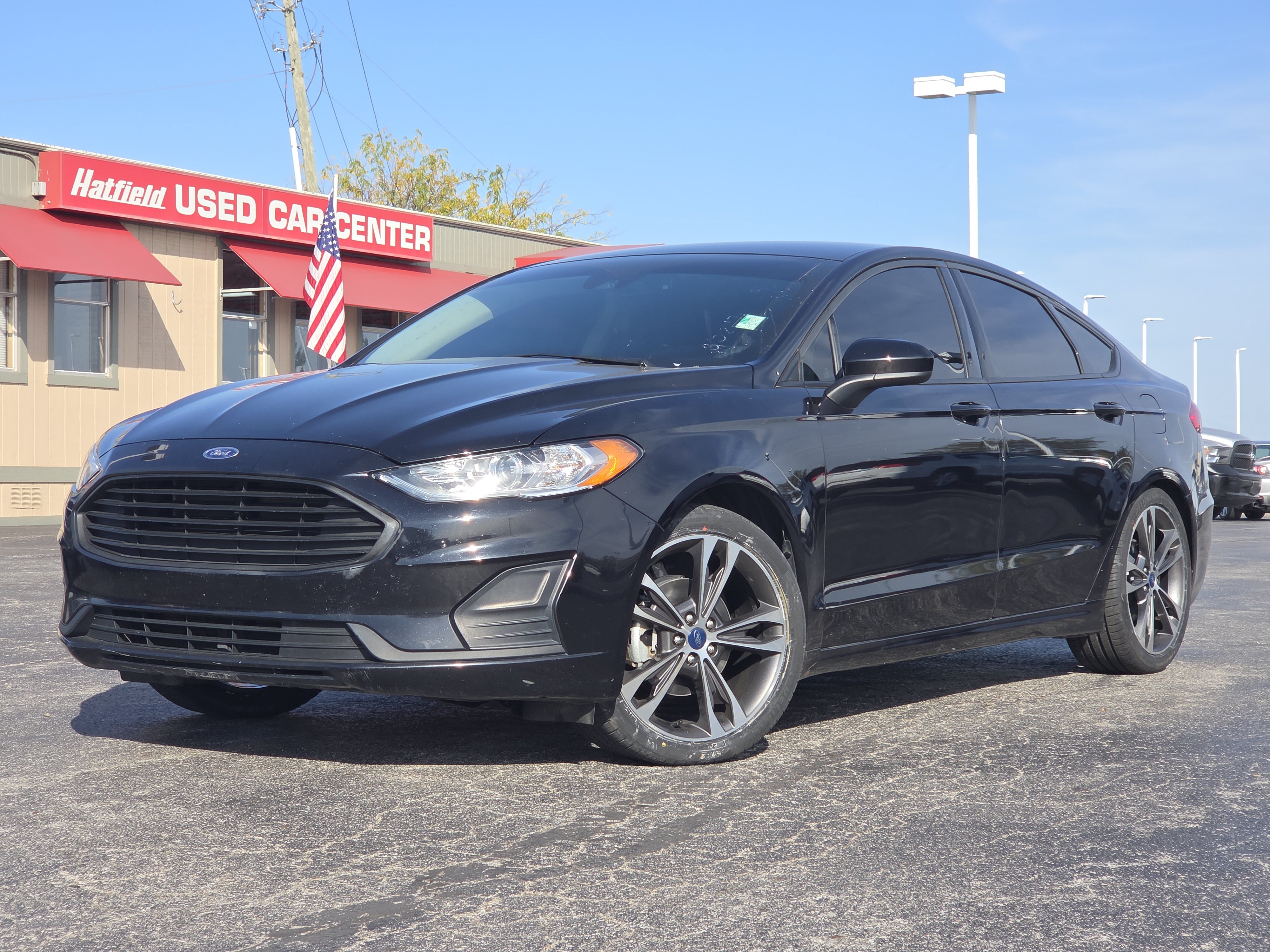 Used 2020 Ford Fusion SE FWD image 2
