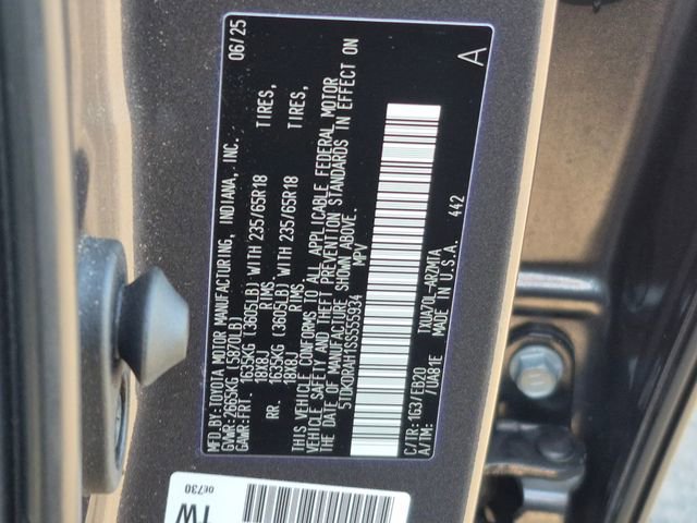 Used 2025 Toyota Highlander XLE FWD image 27