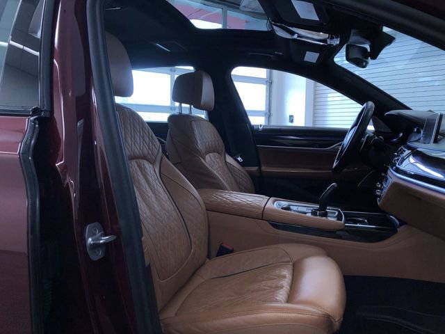 Used 2022 BMW 750i xDrive w/ Luxury Rear Seating Package AWD/4WD image 25