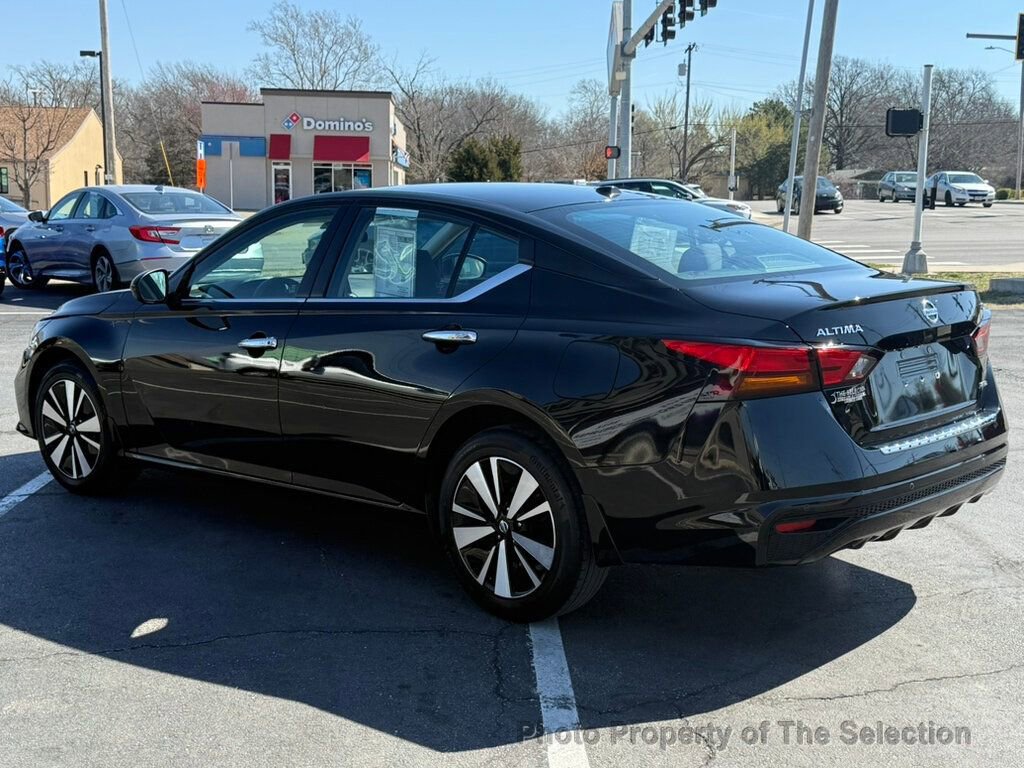 Used 2022 Nissan Altima 2.5 SV image 11