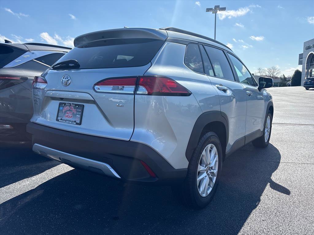 Used 2023 Toyota Corolla Cross LE image 3