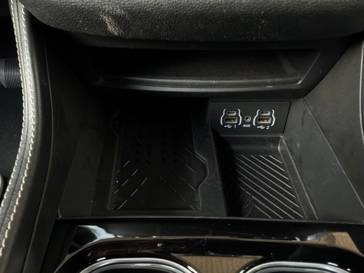 Used 2025 Chrysler Pacifica Limited FWD image 35