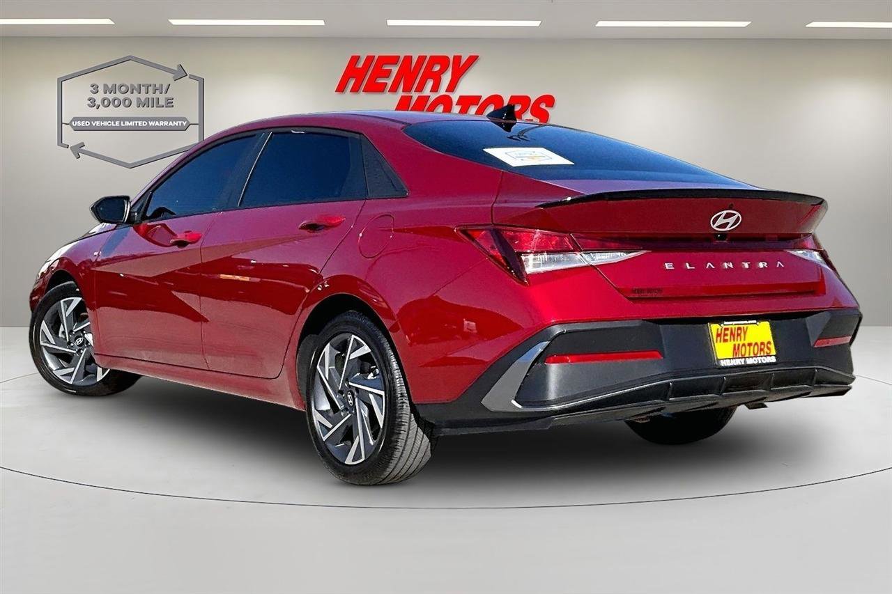 Used 2025 Hyundai Elantra Sport FWD image 4