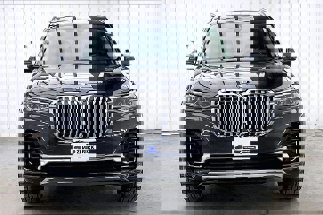 Used 2021 BMW X7 xDrive40i w/ Executive Package image 3