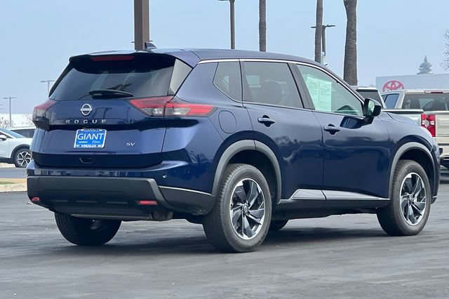 Used 2024 Nissan Rogue SV image 4