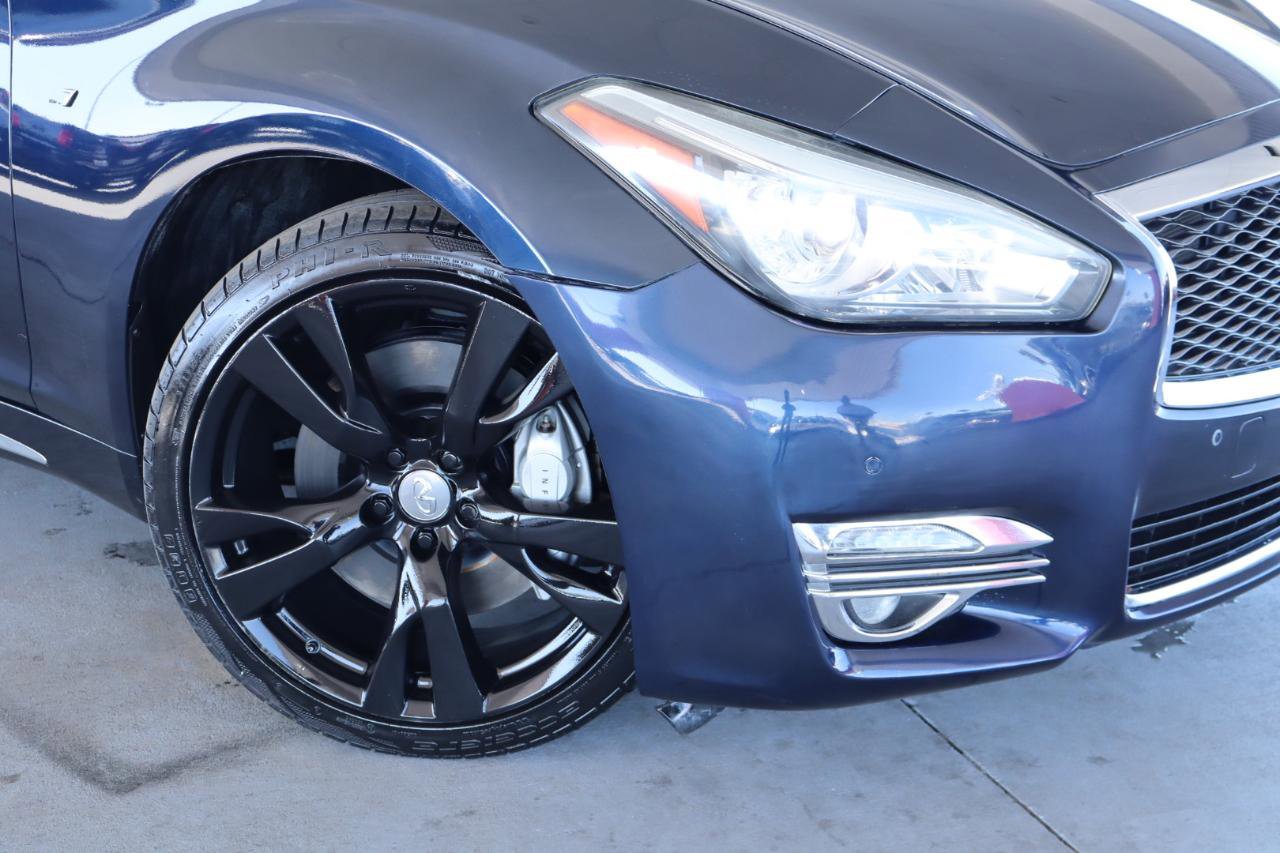 Used 2017 INFINITI Q70 L 3.7 AWD/4WD image 4