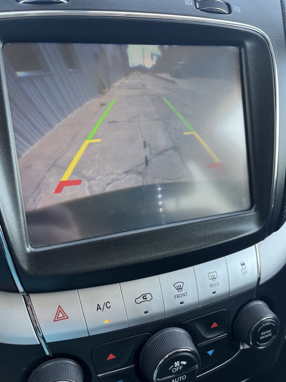 Used 2018 Dodge Journey SE w/ Safe & Sound Group image 30