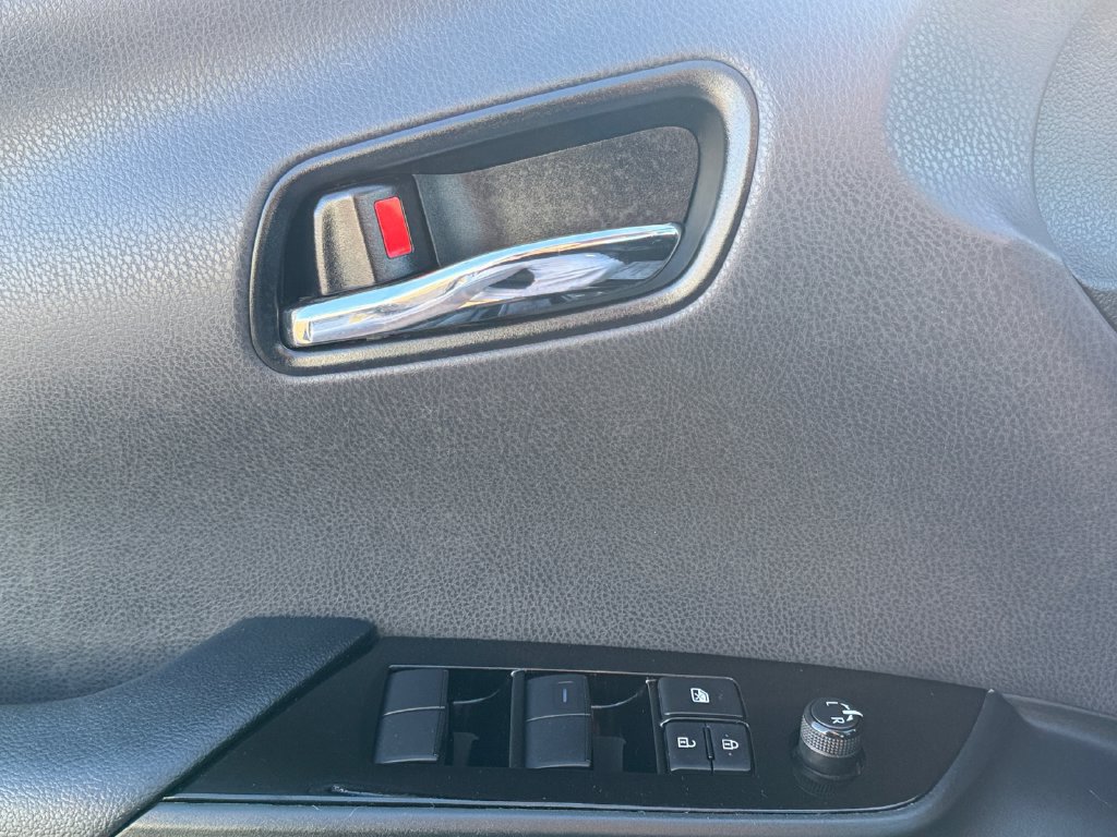 Used 2022 Toyota Prius Prime LE FWD image 19