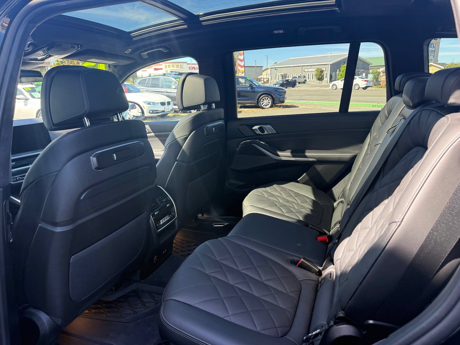 Used 2025 BMW X7 xDrive40i w/ M Sport Package AWD/4WD image 30