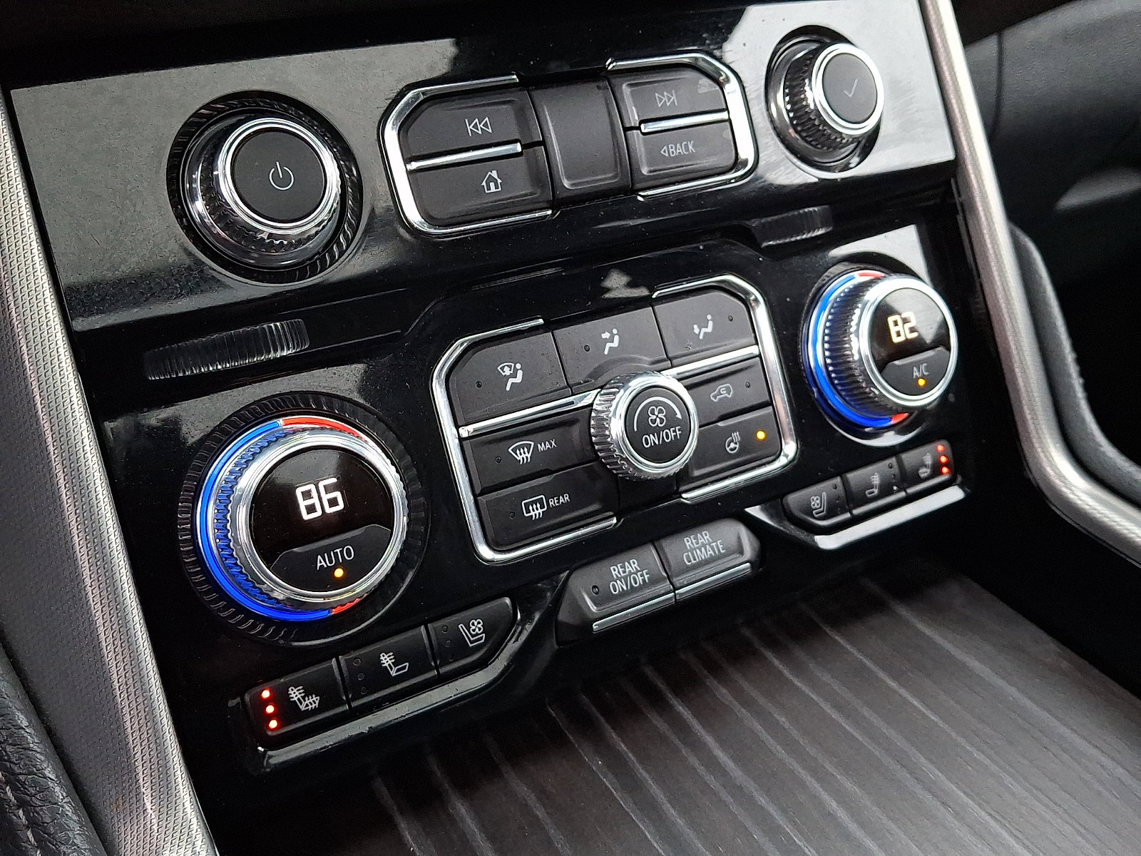 Used 2023 GMC Yukon XL Denali w/ Advanced Technology Package image 17