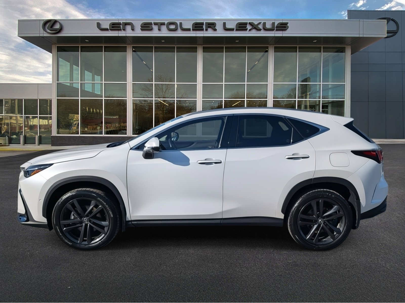 Used 2024 Lexus NX 450h+ AWD w/ Luxury Package image 6