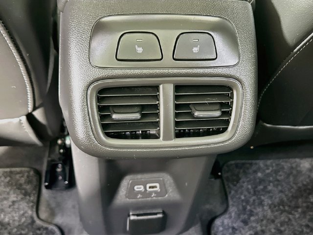 Used 2022 Buick Envision Avenir w/ Safety Package FWD image 32